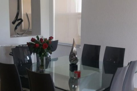 Villa ou maison à louer à Doral, Floride: 4 chambres, 283.63 m2 № 1976845 - photo 11