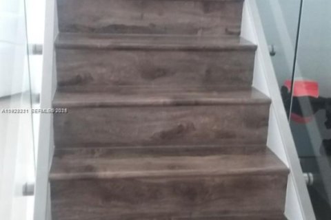 Villa ou maison à louer à Doral, Floride: 4 chambres, 283.63 m2 № 1976845 - photo 15