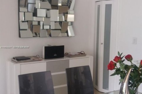 Villa ou maison à louer à Doral, Floride: 4 chambres, 283.63 m2 № 1976845 - photo 12