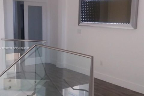 Villa ou maison à louer à Doral, Floride: 4 chambres, 283.63 m2 № 1976845 - photo 16