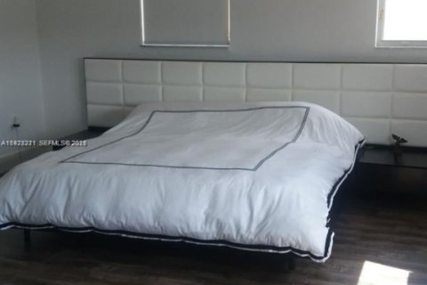 Villa ou maison à louer à Doral, Floride: 4 chambres, 283.63 m2 № 1976845 - photo 23