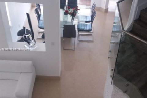 Villa ou maison à louer à Doral, Floride: 4 chambres, 283.63 m2 № 1976845 - photo 5