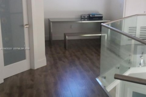 Villa ou maison à louer à Doral, Floride: 4 chambres, 283.63 m2 № 1976845 - photo 17