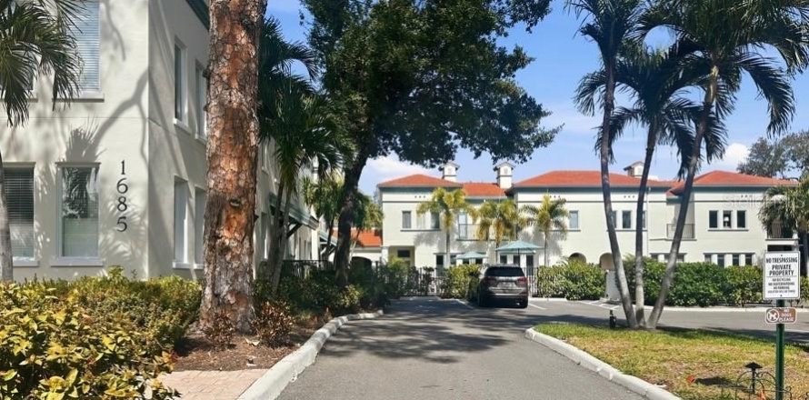 Townhouse in Sarasota, Florida 3 bedrooms, 177.63 sq.m. № 2099465