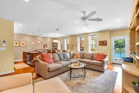 Townhouse in Sarasota, Florida 3 bedrooms, 177.63 sq.m. № 2099465 - photo 13