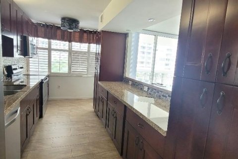Купить кондоминиум в Авентура, Флорида 2 спальни, 145.39м2, № 1927708 - фото 3