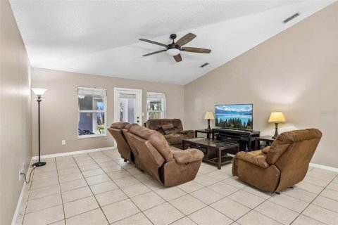 House in Winter Springs, Florida 3 bedrooms, 178.28 sq.m. № 2216310 - photo 9