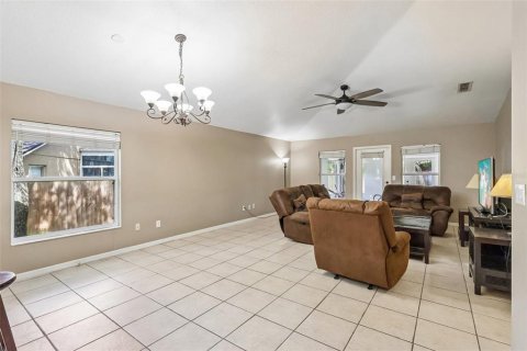 House in Winter Springs, Florida 3 bedrooms, 178.28 sq.m. № 2216310 - photo 8