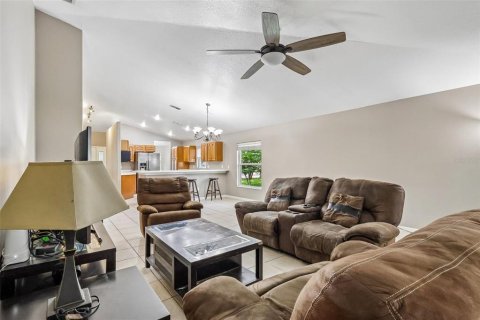 House in Winter Springs, Florida 3 bedrooms, 178.28 sq.m. № 2216310 - photo 2
