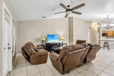 House in Winter Springs, Florida 3 bedrooms, 178.28 sq.m. № 2216310 - photo 10
