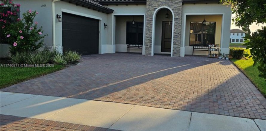 Casa en Ave Maria, Florida 4 dormitorios, 269.04 m2 № 1710531