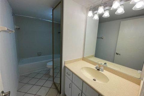 Townhouse in Leesburg, Florida 2 bedrooms, 119.66 sq.m. № 1579276 - photo 15