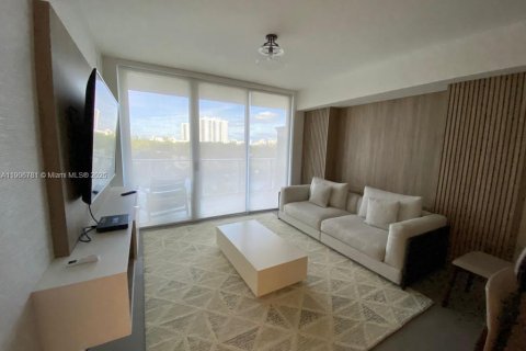Copropriété à louer à North Miami Beach, Floride: 2 chambres, 104.24 m2 № 1964534 - photo 1