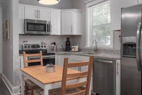 Immobilier commercial à vendre à Tampa, Floride: 2 chambres, 102.19 m2 № 2427030 - photo 4
