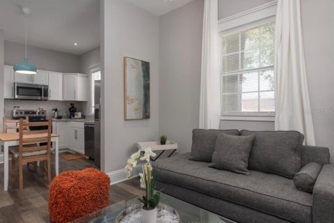 Immobilier commercial à vendre à Tampa, Floride: 2 chambres, 102.19 m2 № 2427030 - photo 3