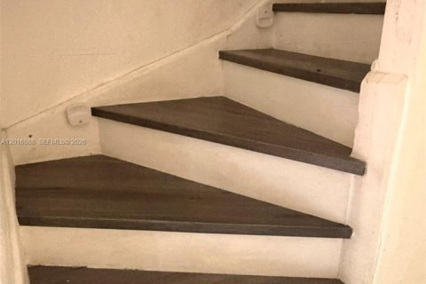 Снять в аренду кондоминиум в Саут-Майами, Флорида 2 спальни, 70.61м2, № 2077782 - фото 6