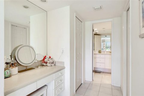 Condo in Sarasota, Florida, 1 bedroom  № 1794953 - photo 15