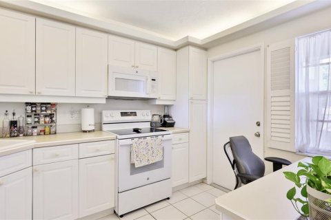 Condo in Sarasota, Florida, 1 bedroom  № 1794953 - photo 6