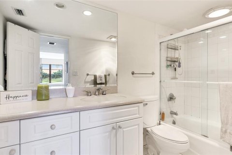 Condo in Sarasota, Florida, 1 bedroom  № 1794953 - photo 16