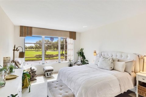 Condo in Sarasota, Florida, 1 bedroom  № 1794953 - photo 13