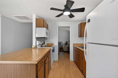 Villa ou maison à vendre à Tampa, Floride: 3 chambres, 111.48 m2 № 2108121 - photo 2