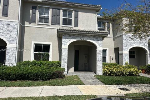 Adosado en Homestead, Florida 3 dormitorios, 149.76 m2 № 2074930