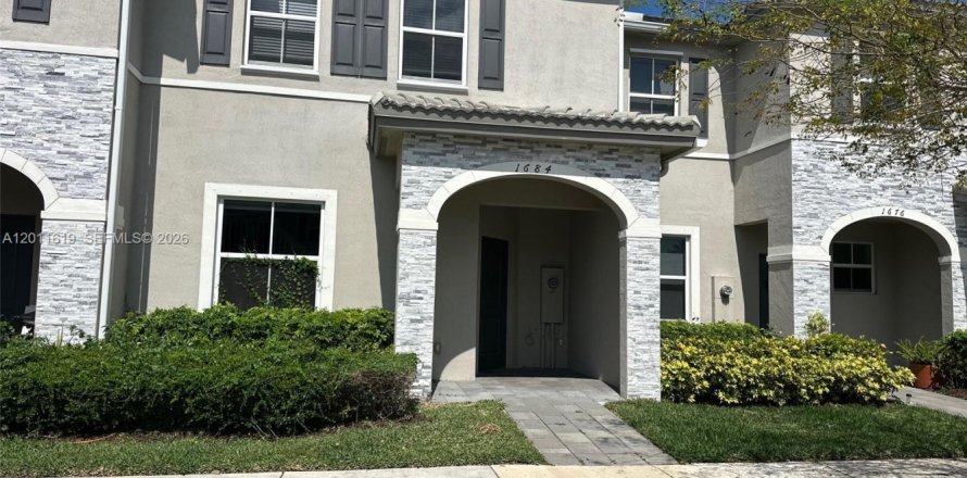 Adosado en Homestead, Florida 3 dormitorios, 149.76 m2 № 2074930