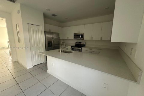 Adosado en alquiler en Homestead, Florida, 3 dormitorios, 149.76 m2 № 2074930 - foto 5