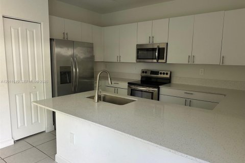 Adosado en alquiler en Homestead, Florida, 3 dormitorios, 149.76 m2 № 2074930 - foto 6