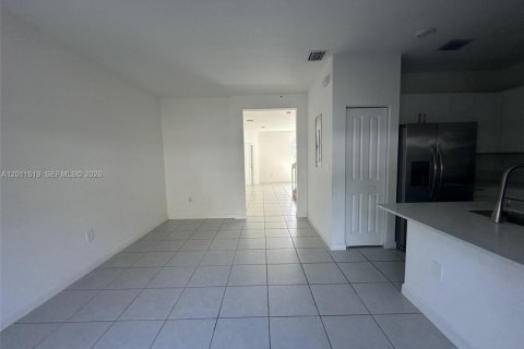 Adosado en alquiler en Homestead, Florida, 3 dormitorios, 149.76 m2 № 2074930 - foto 4