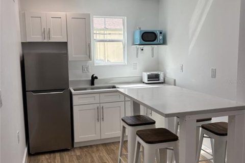 Dúplex en venta en Madeira Beach, Florida, 1 dormitorio, 36.42 m2 № 1881258 - foto 3
