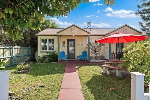 Dúplex en venta en Madeira Beach, Florida, 1 dormitorio, 36.42 m2 № 1881258 - foto 1
