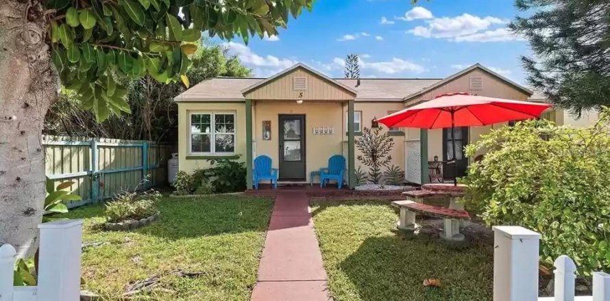 Duplex in Madeira Beach, Florida 1 bedroom, 36.42 sq.m. № 1881258