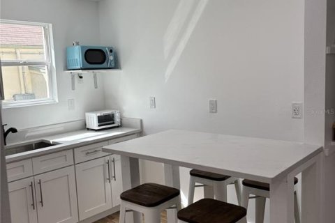 Dúplex en venta en Madeira Beach, Florida, 1 dormitorio, 36.42 m2 № 1881258 - foto 4