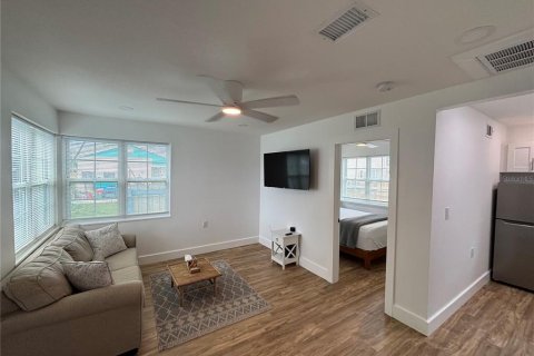 Dúplex en venta en Madeira Beach, Florida, 1 dormitorio, 36.42 m2 № 1881258 - foto 5