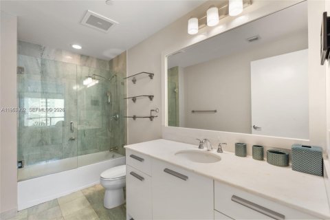 Condo in Miami, Florida, 1 bedroom  № 2020641 - photo 24