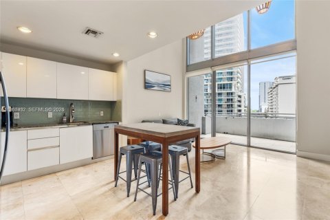 Condo in Miami, Florida, 1 bedroom  № 2020641 - photo 6