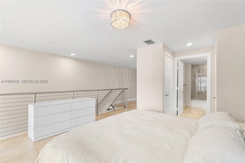 Condo in Miami, Florida, 1 bedroom  № 2020641 - photo 22