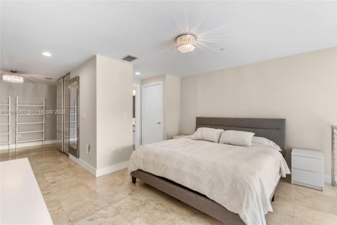 Condo in Miami, Florida, 1 bedroom  № 2020641 - photo 21