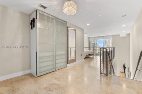 Condo in Miami, Florida, 1 bedroom  № 2020641 - photo 17