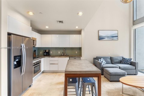 Condo in Miami, Florida, 1 bedroom  № 2020641 - photo 5
