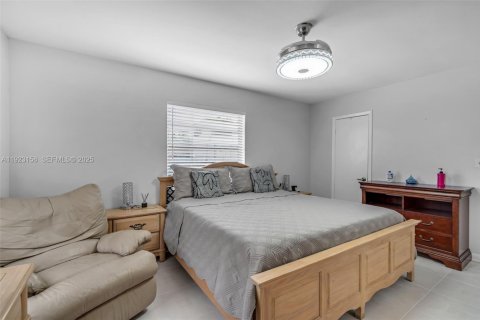 House in Miami, Florida 3 bedrooms, 123.37 sq.m. № 1976902 - photo 22