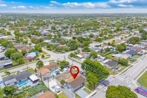 House in Miami, Florida 3 bedrooms, 123.37 sq.m. № 1976902 - photo 28