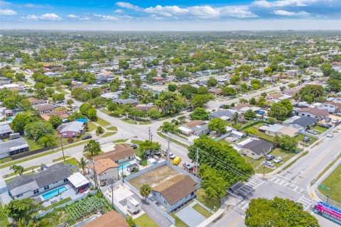 House in Miami, Florida 3 bedrooms, 123.37 sq.m. № 1976902 - photo 29