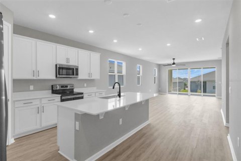 House in Lake Wales, Florida 4 bedrooms, 179.12 sq.m. № 2237150 - photo 4