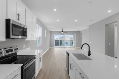 House in Lake Wales, Florida 4 bedrooms, 179.12 sq.m. № 2237150 - photo 6