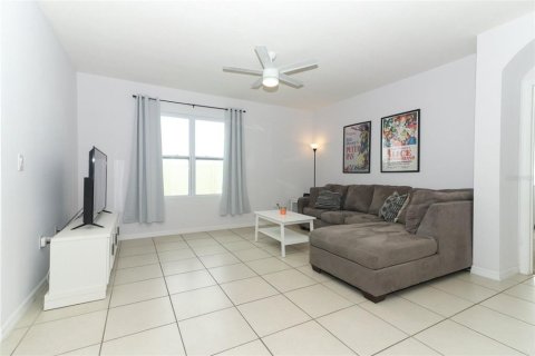 House in Davenport, Florida 4 bedrooms, 173.45 sq.m. № 1406795 - photo 3