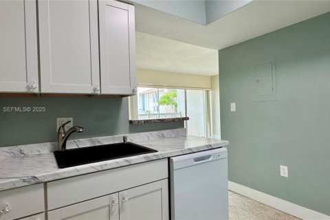 Condo in Merrit Island, Florida, 1 bedroom № 1994454 - photo 9