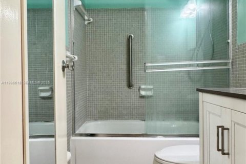 Condo in Merrit Island, Florida, 1 bedroom № 1994454 - photo 12