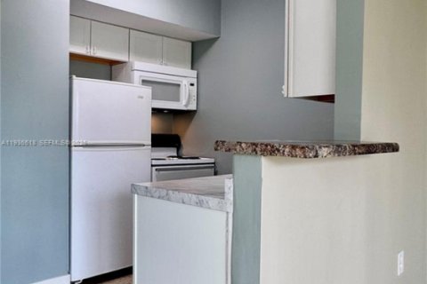 Condo in Merrit Island, Florida, 1 bedroom № 1994454 - photo 5